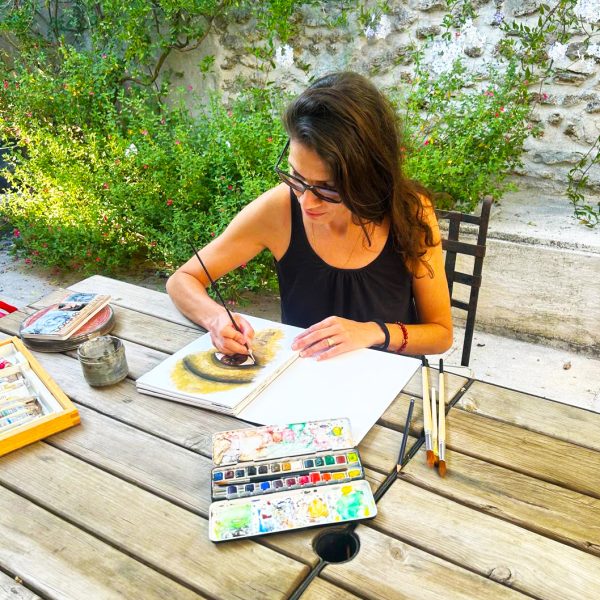 Artiste peintre réalisant une illustration originale sur mesure